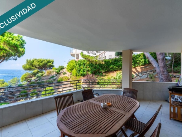 Imagen 1 de Piso cuatro habitaciones primera linea de mar