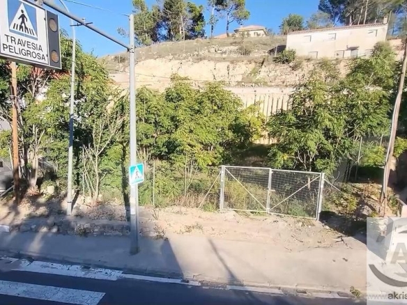 Imagen 1 de TERRENO EN VENTA EN VALDELAGUNA - El Club del Propietario Imagen 1 de TERRENO EN VENTA EN VALDELAGUNA