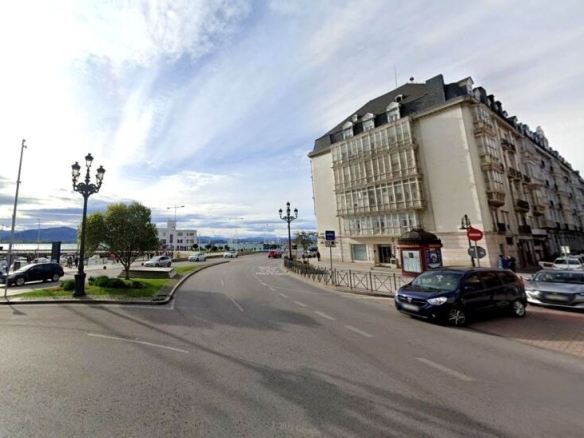 Imagen 1 de Excelente local frente al mar en Santander