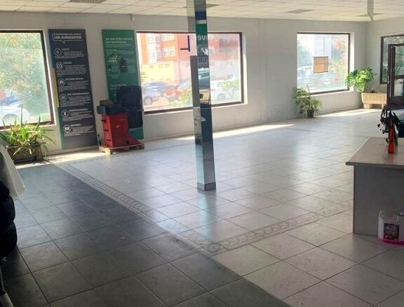 Imagen 3 de Céntrico y amplio local en Valladolid