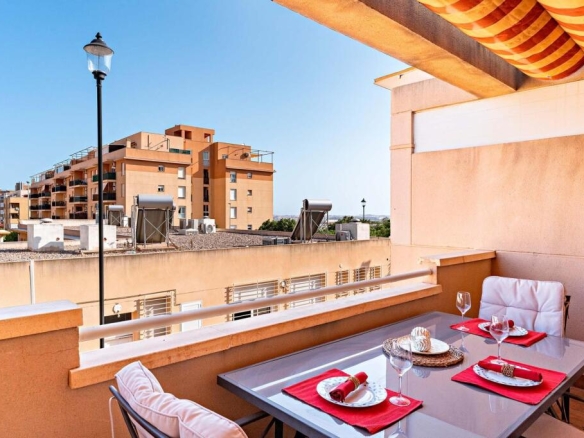 Imagen 2 de Un hogar con luz propia en Aguadulce Sur.