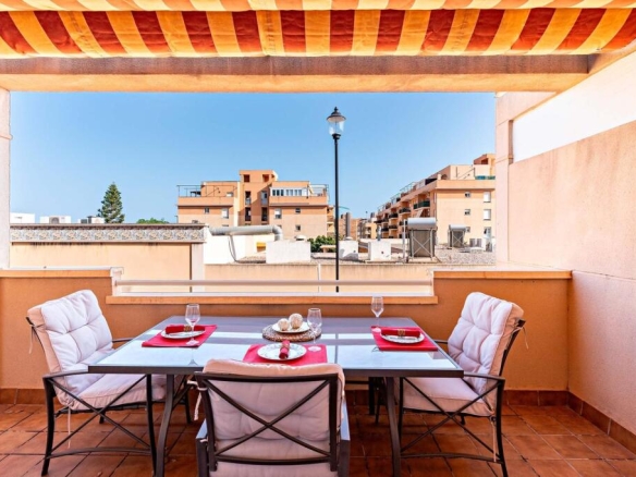 Imagen 1 de Un hogar con luz propia en Aguadulce Sur.