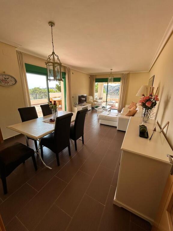 Imagen 4 de SE VENDE  PRECIOSO PISO  ENTRE ESTEPONA Y MARBELLA EN UN ENTORNO PRIVILEGIADO