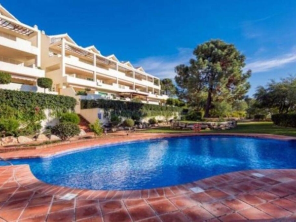 Imagen 1 de SE VENDE  PRECIOSO PISO  ENTRE ESTEPONA Y MARBELLA EN UN ENTORNO PRIVILEGIADO