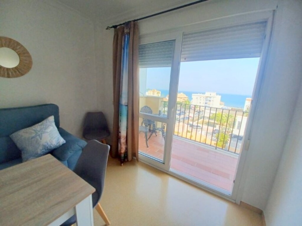 Imagen 2 de EN VENTA UN  EXCLUSIVO PISO CON VISTAS AL MAR EN SABINILLAS