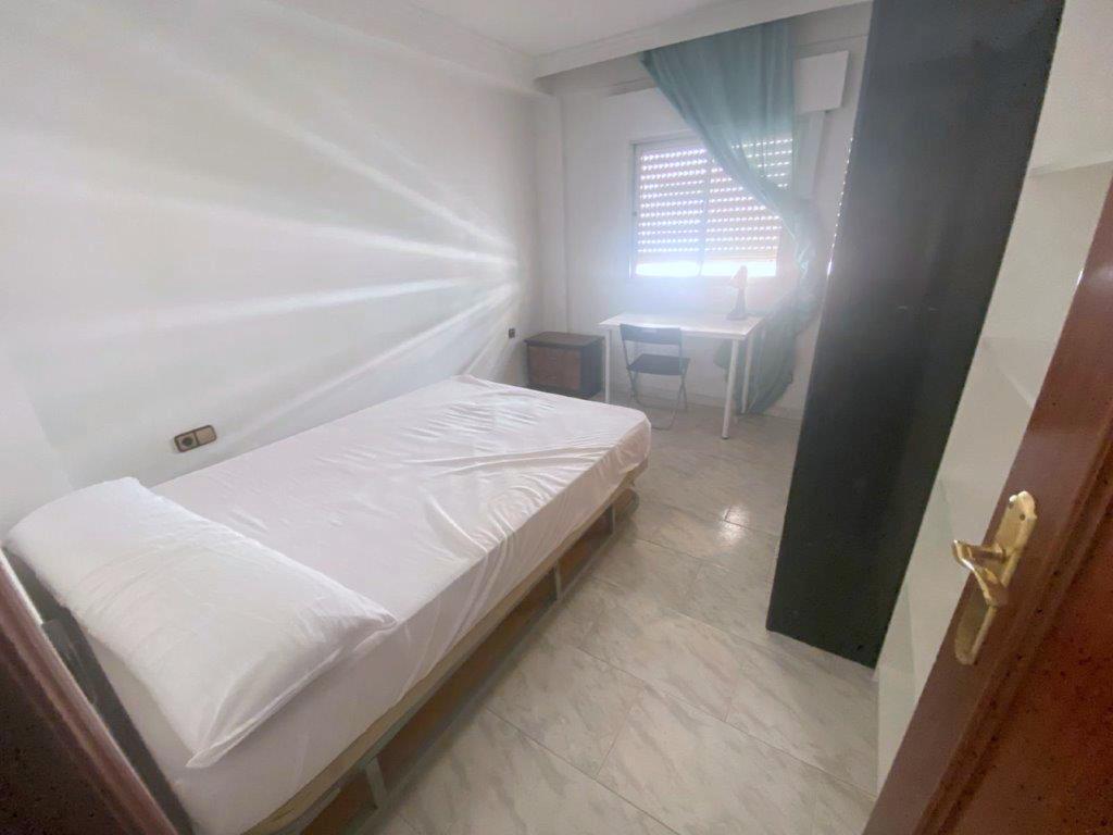Imagen 3 de PISO EN ALQUILER PARA ESTUDIANTES DE 3 HABITACIONES