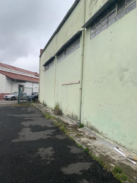 Imagen 2 de Amplia Nave Industrial en Santander con patio