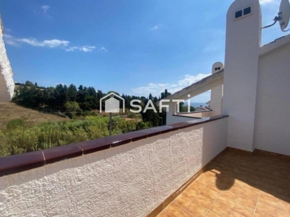 Imagen 2 de Tu refugio cerca de la playa: encantadora casa adosada.