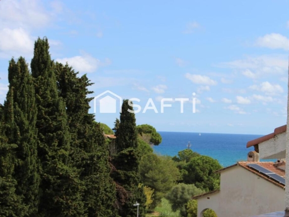 Imagen 1 de Tu refugio cerca de la playa: encantadora casa adosada.