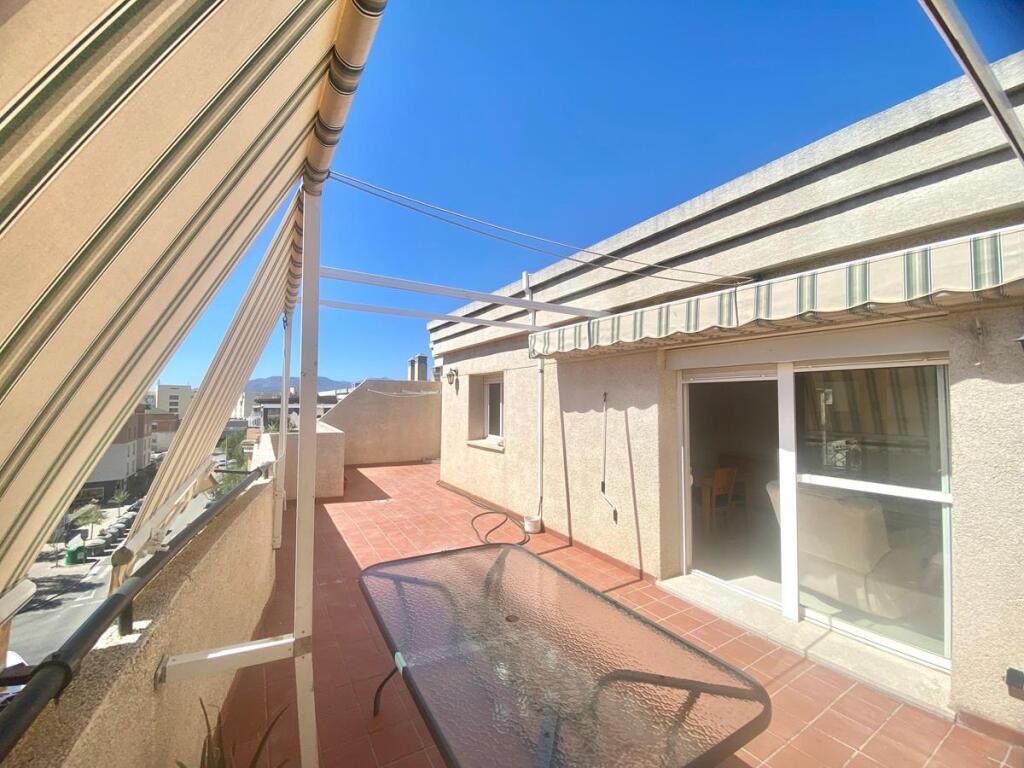 Imagen 2 de ¡¡ESTUPENDO ATICO EN C/ ANTIGONA (EL ROMERAL-TEATINOS) CERCA DEL CLINICO!
