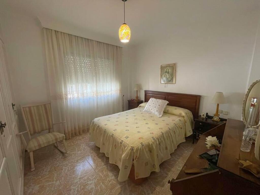 CASA CON SOLARIUM EN UN ENTORNO TRANQUILO