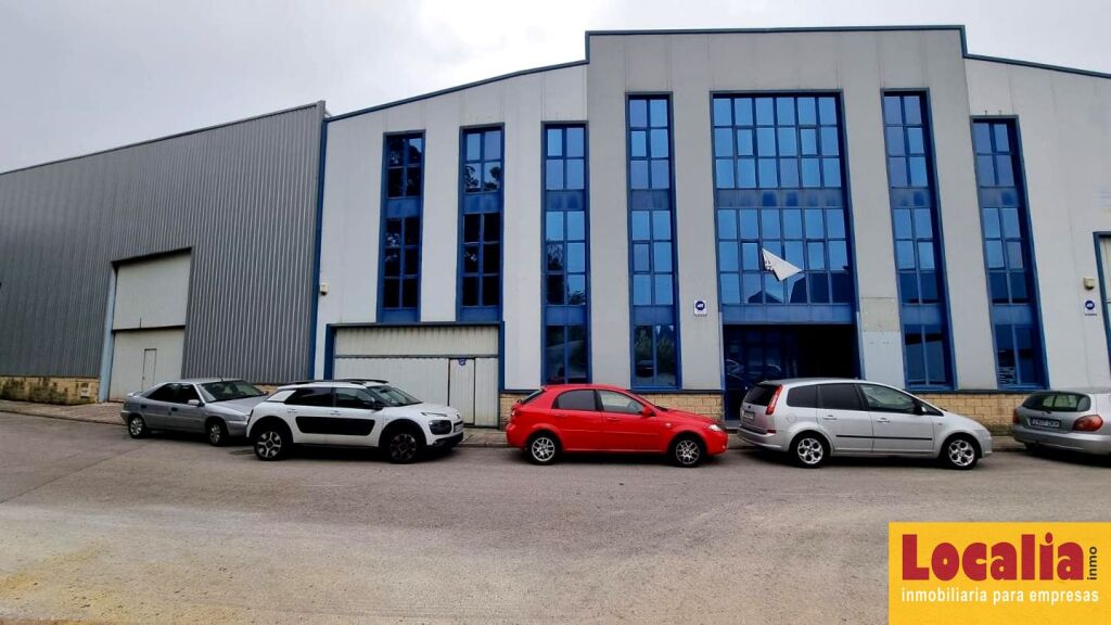 Imagen 3 de Espectacular nave con oficinas en Camargo.