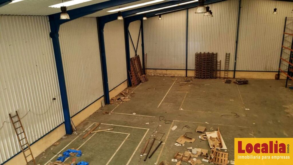 Imagen 4 de Espectacular nave con oficinas en Camargo.