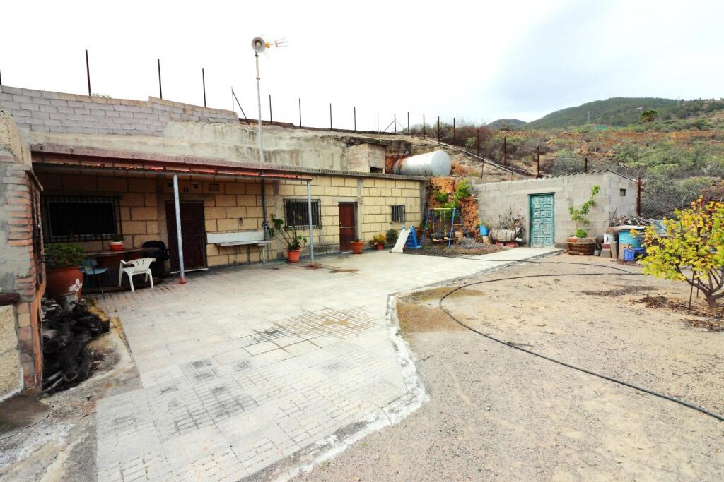 Imagen 2 de Espectacular finca con casa en Arico viejo.
