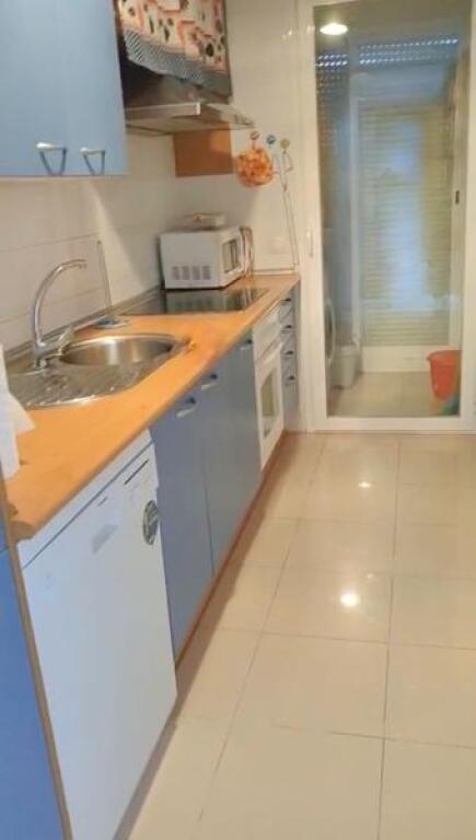 Imagen 2 de ¡ ALQUILER DE PISO EN ESTEPONA ¡ ¡ SOLO PROFESORES!