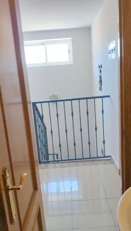 Imagen 3 de ¡ ALQUILER DE PISO EN ESTEPONA ¡ ¡ SOLO PROFESORES!