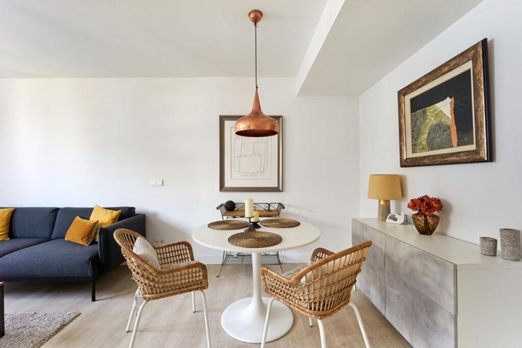 Imagen 3 de SE VENDE ESPECTACULAR APARTAMENTO DE 3 DORMITORIOS Y 2 BAÑOS EN ESTEPONA