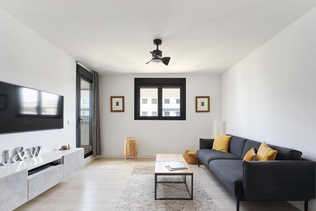 Imagen 4 de SE VENDE ESPECTACULAR APARTAMENTO DE 3 DORMITORIOS Y 2 BAÑOS EN ESTEPONA