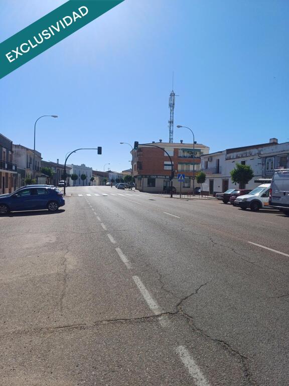 Imagen 2 de Local comercial en Talavera la real. La mejor zona empresarial.