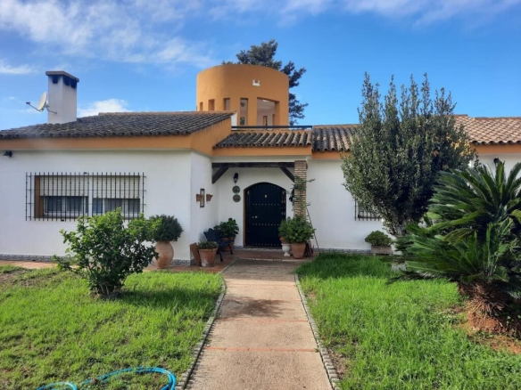 Imagen 1 de PRECIOSO CHALET INDEPENDIENTE A 5 MINUTOS EN COCHE DE LA PLAYA DE LA BARROSA