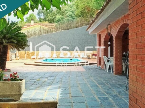Imagen 1 de Precioso chalet en Mas Altaba con licencia turística