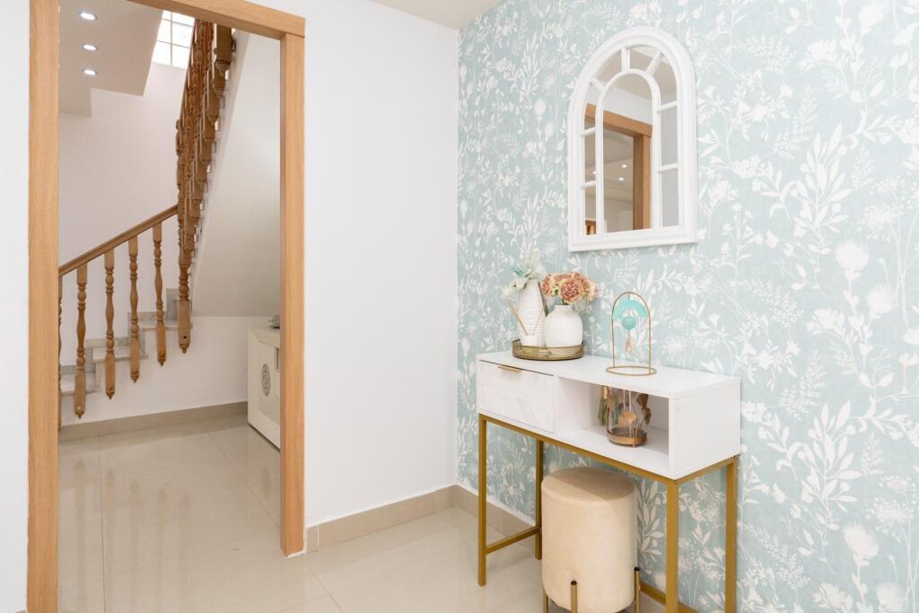 Imagen 2 de Exclusiva vivienda reformada con materiales de alta gama