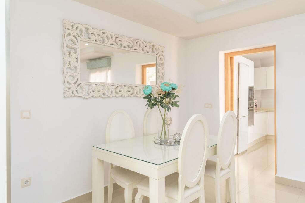 Imagen 4 de Exclusiva vivienda reformada con materiales de alta gama