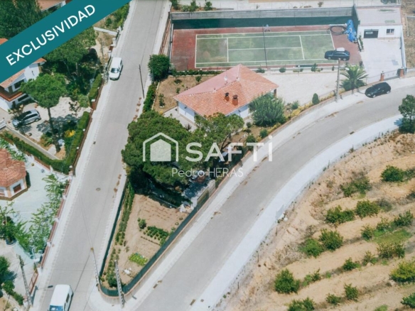 Imagen 1 de Casa a cuatro vientos con pista de tenis privada.