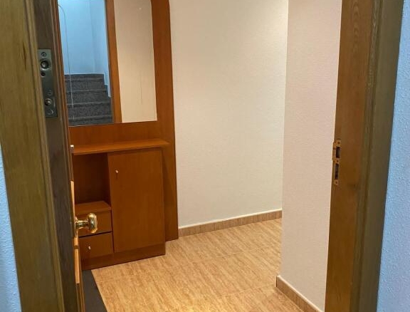 Imagen 4 de Amplio y Luminoso Piso de 3 Habitaciones en Segunda Planta.