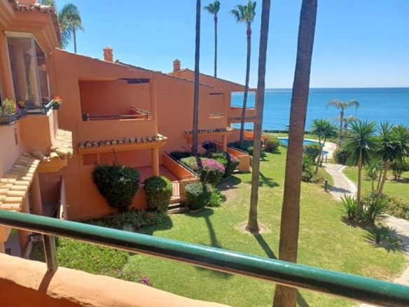 Imagen 2 de LOCALIZACION INMEJORABLE!! EXCLUSIVO PISO EN VENTA A PIE DE PLAYA!!