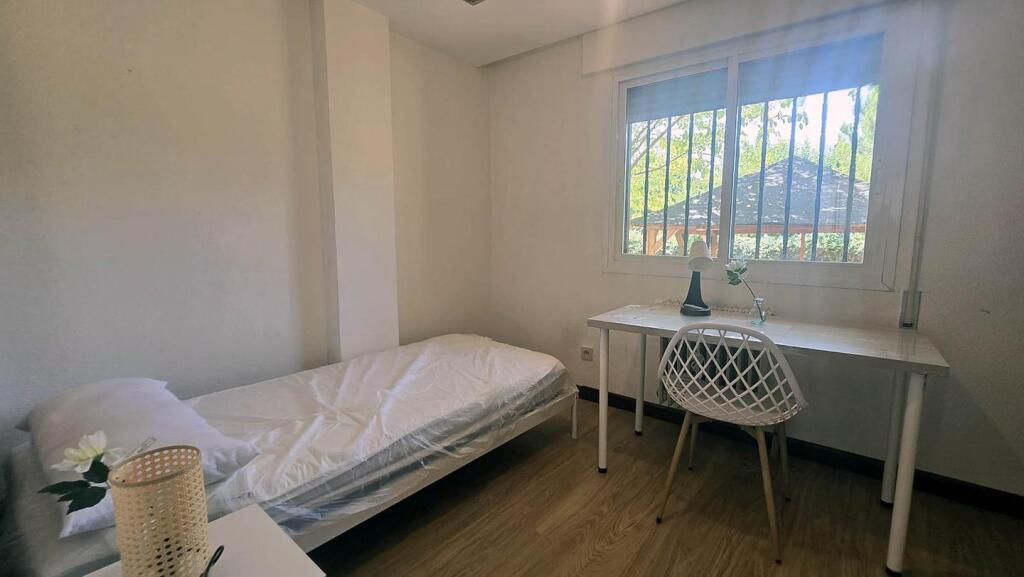 ÚLTIMAS HABITACIONES EN CHALET A COMPARTIR EN VILLANUEVA DE LA CAÑADA.