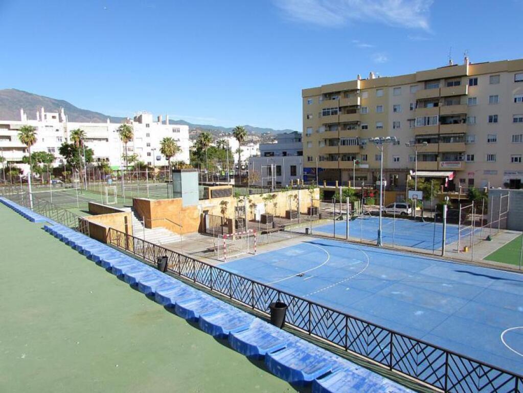 Imagen 3 de LOCAL EN BRUTO DE 250M2 CON POSIBILIDAD DE HACER 4 NEGOCIOS DISTINTOS