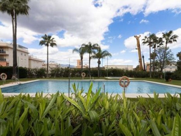 Imagen 2 de ¡SE VENDE ACOGEDORA VIVIENDA DE DOS DORMITORIOS EN ZONA PUERTO ESTEPONA