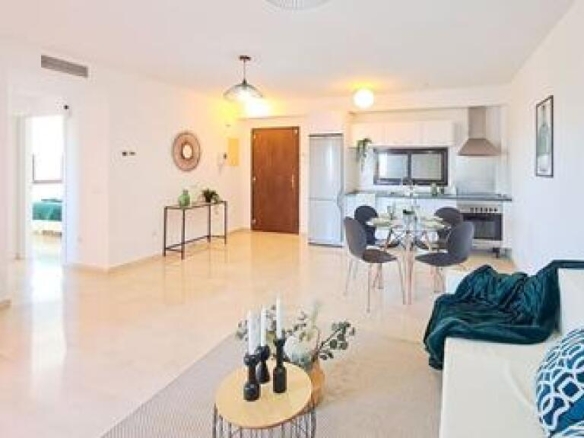 Imagen 4 de ¡SE VENDE ACOGEDORA VIVIENDA DE DOS DORMITORIOS EN ZONA PUERTO ESTEPONA