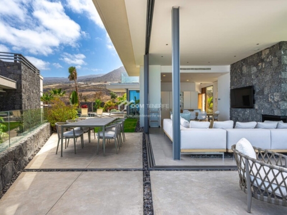 Imagen 2 de Casa-Chalet en Venta en Guia De Isora Santa Cruz de Tenerife