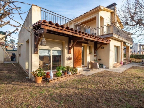 Imagen 2 de Refugio Encantador entre Montañas y Balnearios: Tu Espacio de Paz en Santa Coloma de Farners