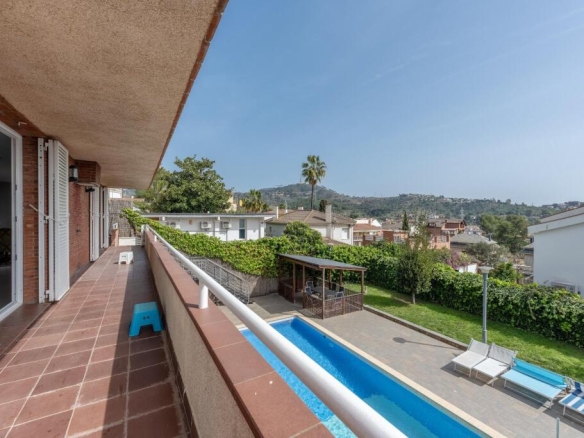 Imagen 2 de Casa o chalet independiente en venta en calle de les Alzines