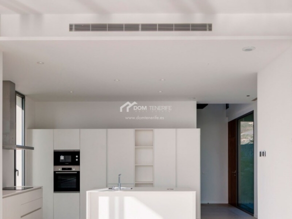 Imagen 4 de Casa-Chalet en Venta en Guia De Isora Santa Cruz de Tenerife