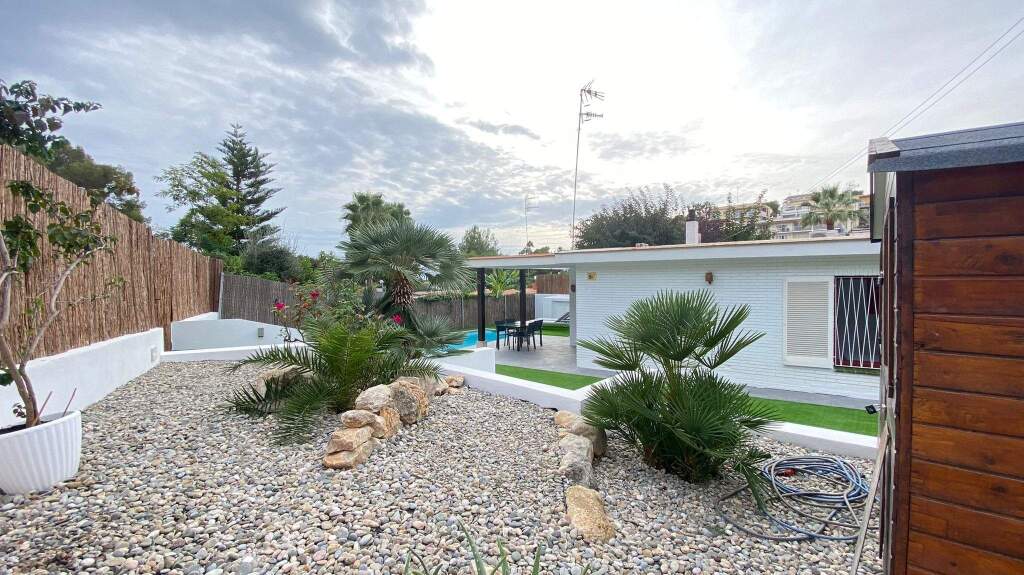 Imagen 2 de Preciosa casita con jardín y piscina privados en Vallpineda