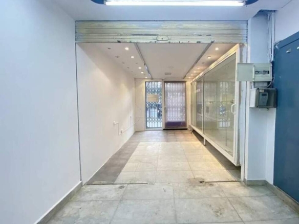 Imagen 3 de local comercial con amplio escaparate en el Passeig Maragall.