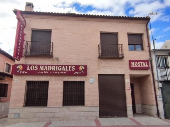 Imagen 3 de EDIFICIO TURISTICO EN LOMINCHAR