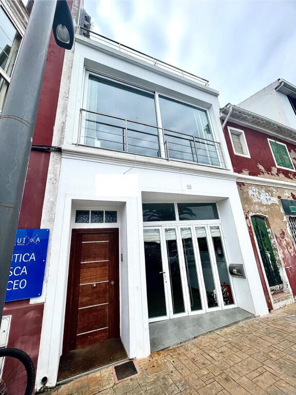 Imagen 4 de Espectacular Casa en Primera Línea del Puerto de Mahón con Impresionantes Vistas al Mar