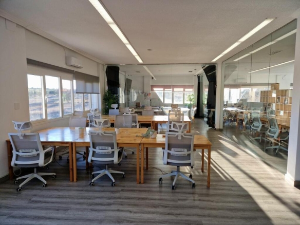 Imagen 3 de LOCAL MULTIFUNCIONAL EN LAS NIEVES