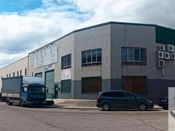 Imagen 2 de VENTA NAVES INDUSTRIALES EN YUNCLER **ESTÁN ALQUILADAS**