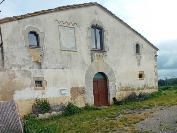 Imagen 1 de Casa de campo-Masía en Venta en Campllong Girona