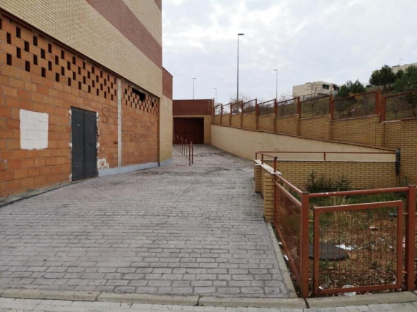 Imagen 4 de Dos locales + 47 plazas de Parking