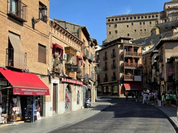 Imagen 3 de CASA CON LOCAL EN PUERTA BISAGRA