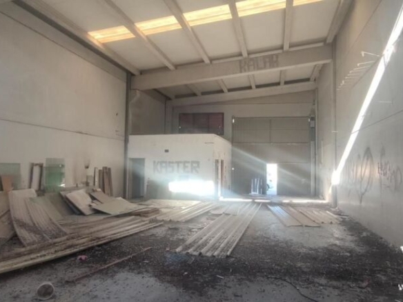 Imagen 4 de Nave Industrial Ocupada en el Viso de San Juan