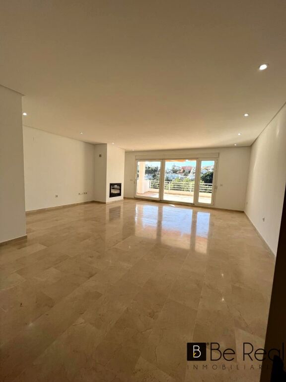 Imagen 2 de EN VENTA EXCLUSIVO PISO EN BENALMÁDENA CON VISTAS AL MAR