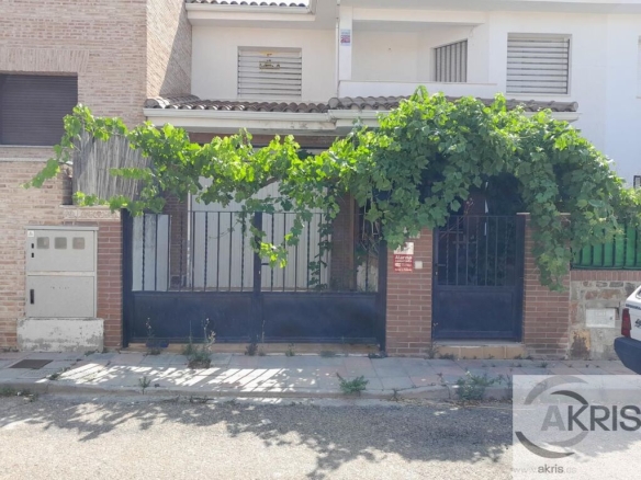 Imagen 2 de CHALET ADOSADO EN LA POBLACIÓN DE ESQUIVIAS